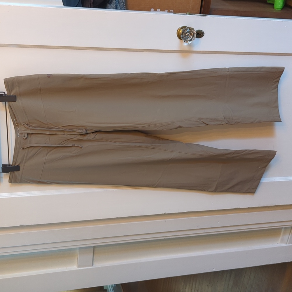 Mountain Hardware fleece lined pants khaki color pink lining size 8